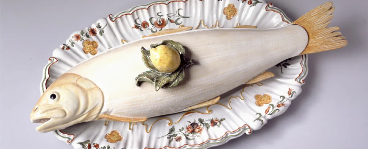 Terrine en forme de poisson et son présentoir, Nove (Italie), 1er quart du 19e siècle